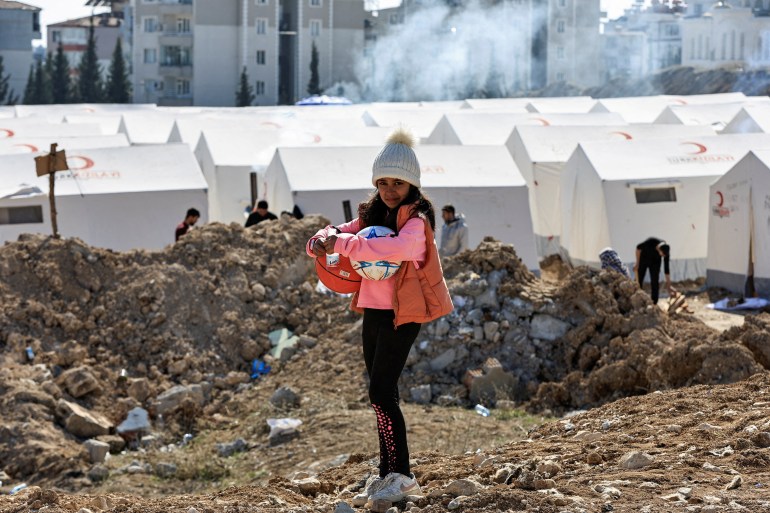 Turki menyelidiki kontraktor, berlomba untuk menampung korban gempa |  Berita Gempa Turki-Suriah