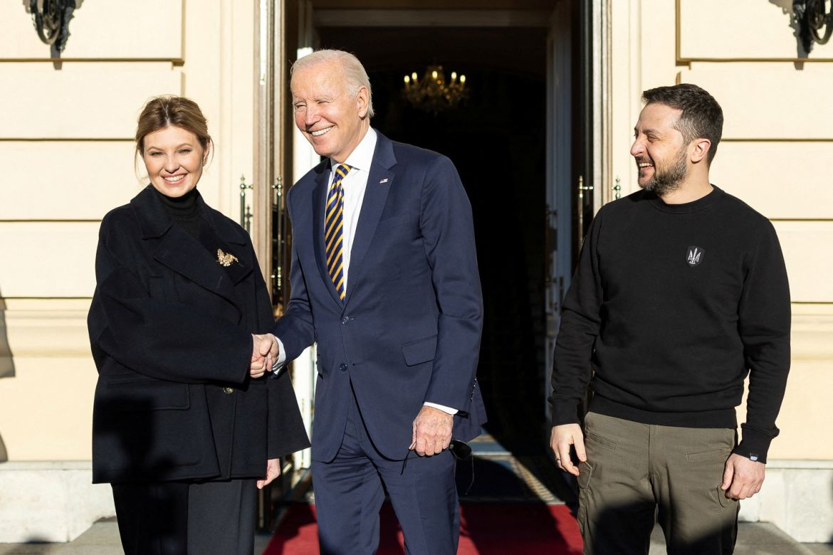 Ukraine's President Volodymyr Zelenskiy and his wife Olena welcome U.S. President Joe Biden, amid Russia's attack on Ukraine, in Kyiv, Ukraine February 20, 2023. Ukrainian Presidential Press Service/Handout via REUTERS ATTENTION EDITORS - THIS IMAGE HAS BEEN SUPPLIED BY A THIRD PARTY.