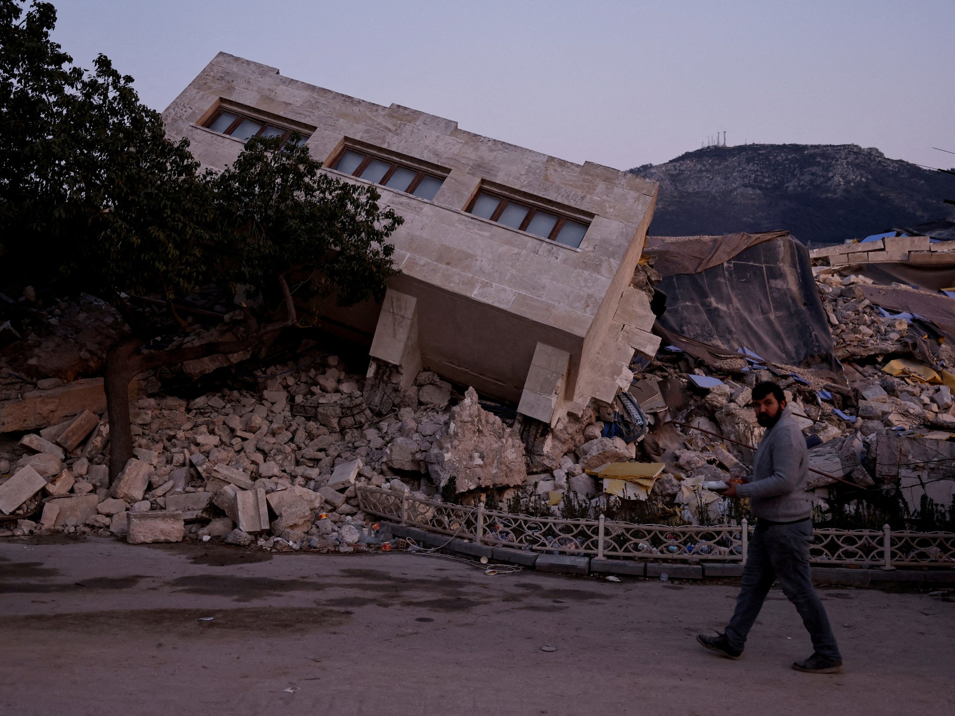 Korban tewas naik di atas 50.000 setelah gempa bumi di Turki dan Suriah |  Berita Gempa Bumi