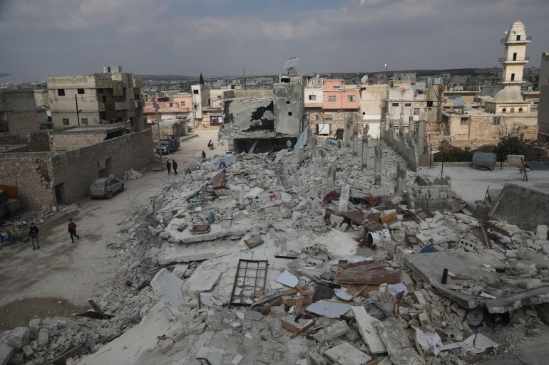 Más de 550 edificios quedaron completamente destruidos en el noroeste de Siria, mientras que más de 1.570 edificios sufrieron daños parciales. 