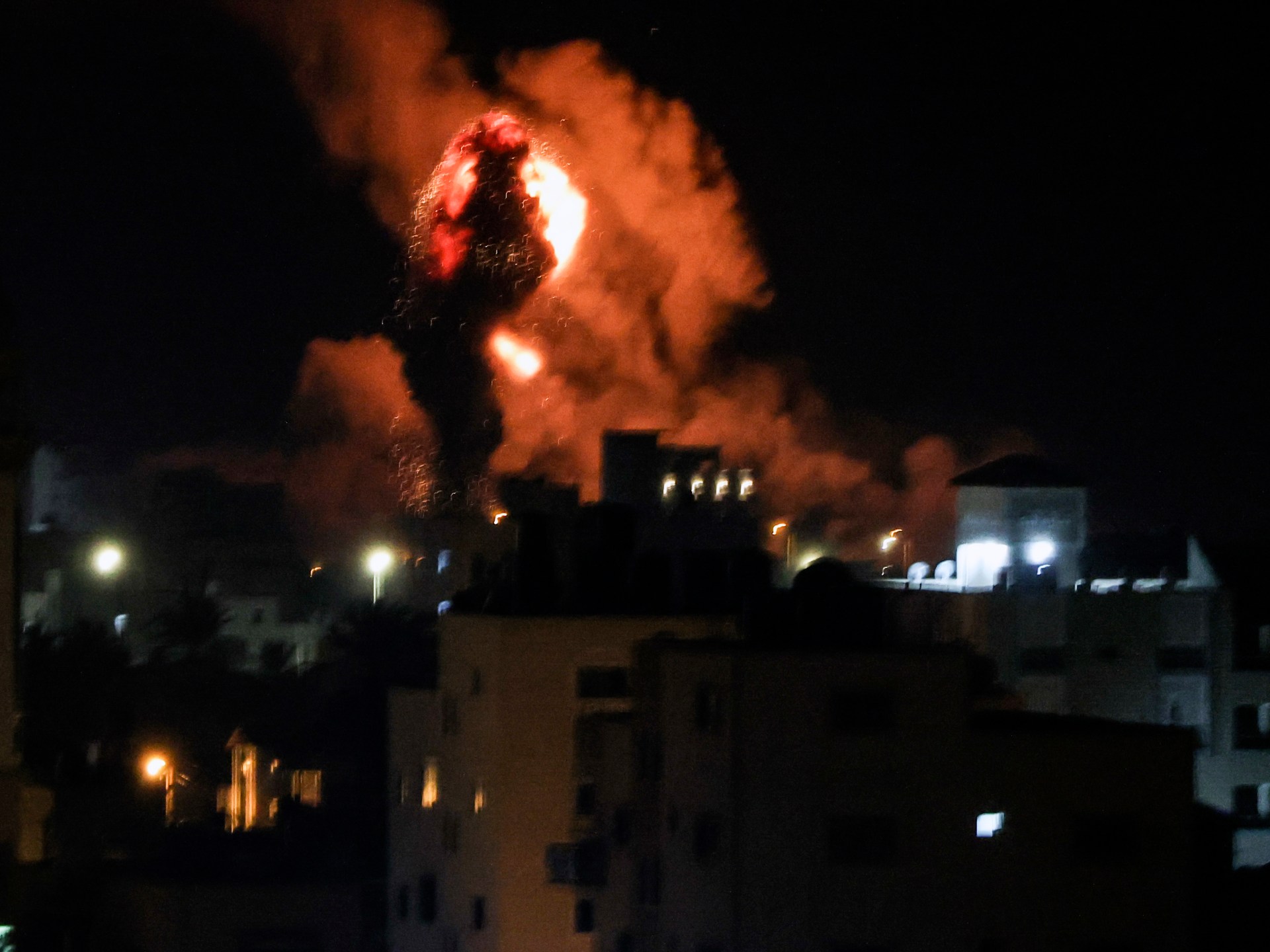 Ledakan mengguncang Gaza setelah serangan udara Israel |  Berita konflik Israel-Palestina