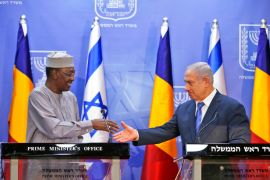 Israeli Prime Minister Benjamin Netanyahu, right, goes to shake hands with former President of Chad Idriss Deby, during a joint news conference on November 25, 2018 [File: Ronen Zvulun/Pool Photo via AP]