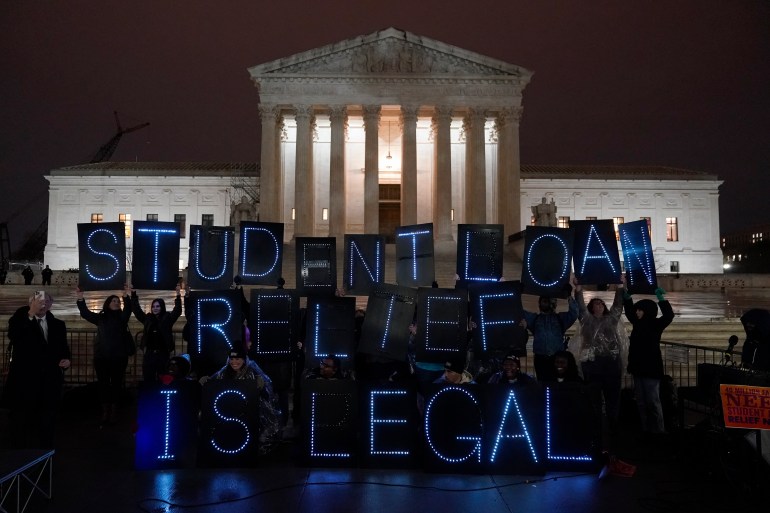 Mahkamah Agung AS Menimbang Bantuan Hutang Mahasiswa Biden |  Berita Bisnis dan Ekonomi