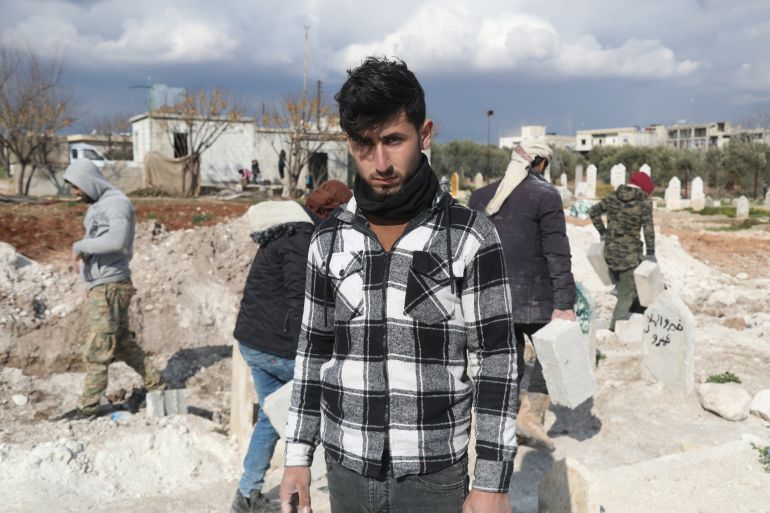 Jihad al-Ibrahimi pauses work in the cemetery