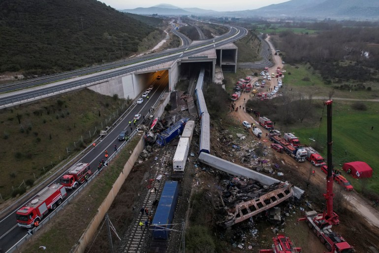 Decenas de miles se manifiestan para exigir justicia tras accidente de tren en Grecia |  Noticias