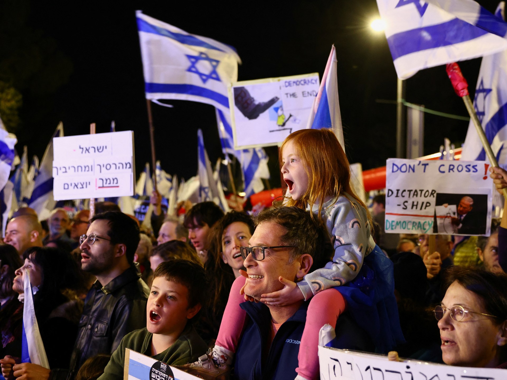 Desátý týden demonstrují obrovské davy proti změnám izraelského soudnictví |  Protestní zprávy