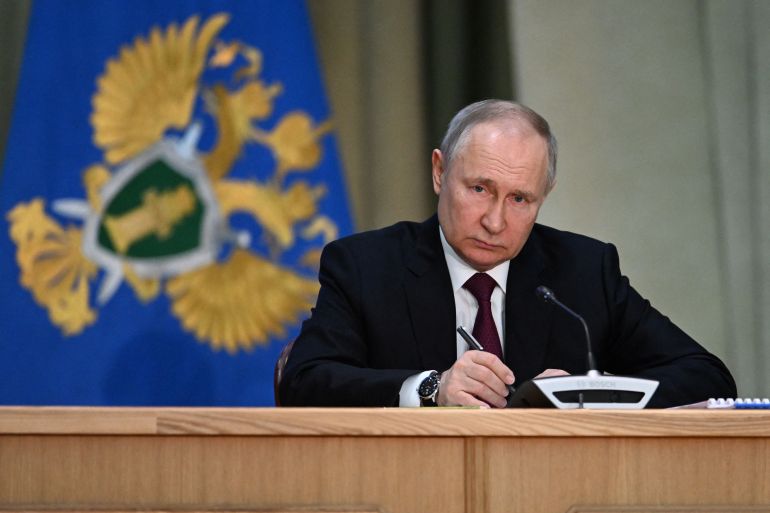 Il presidente russo Vladimir Putin partecipa a una riunione del collegio dell'ufficio del procuratore generale a Mosca, Russia, 15 marzo 2023.