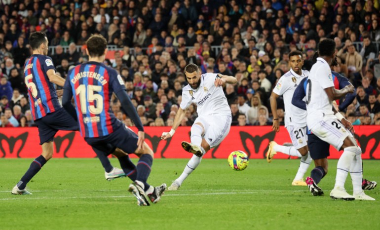 Soccer Football - LaLiga - FC Barcelona v Real Madrid - Camp Nou, Barcelona, Spain - March 19, 2023 Real Madrid's Karim Benzema shoots at goal REUTERS/Nacho Doce