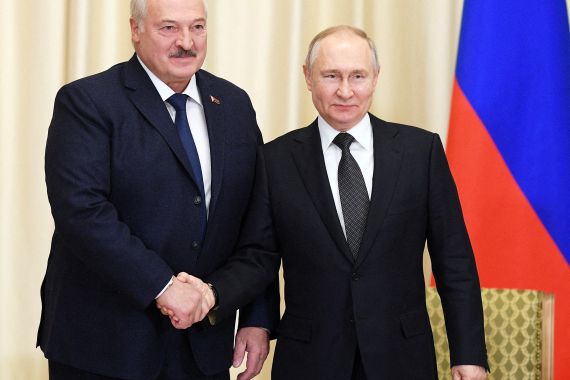 FILE PHOTO: Russian President Vladimir Putin shakes hands with Belarusian President Alexander Lukashenko during a meeting at the Novo-Ogaryovo state residence outside Moscow, Russia February 17, 2023. Sputnik/Vladimir Astapkovich/Kremlin via REUTERS ATTENTION EDITORS - THIS IMAGE WAS PROVIDED BY A THIRD PARTY./File Photo
