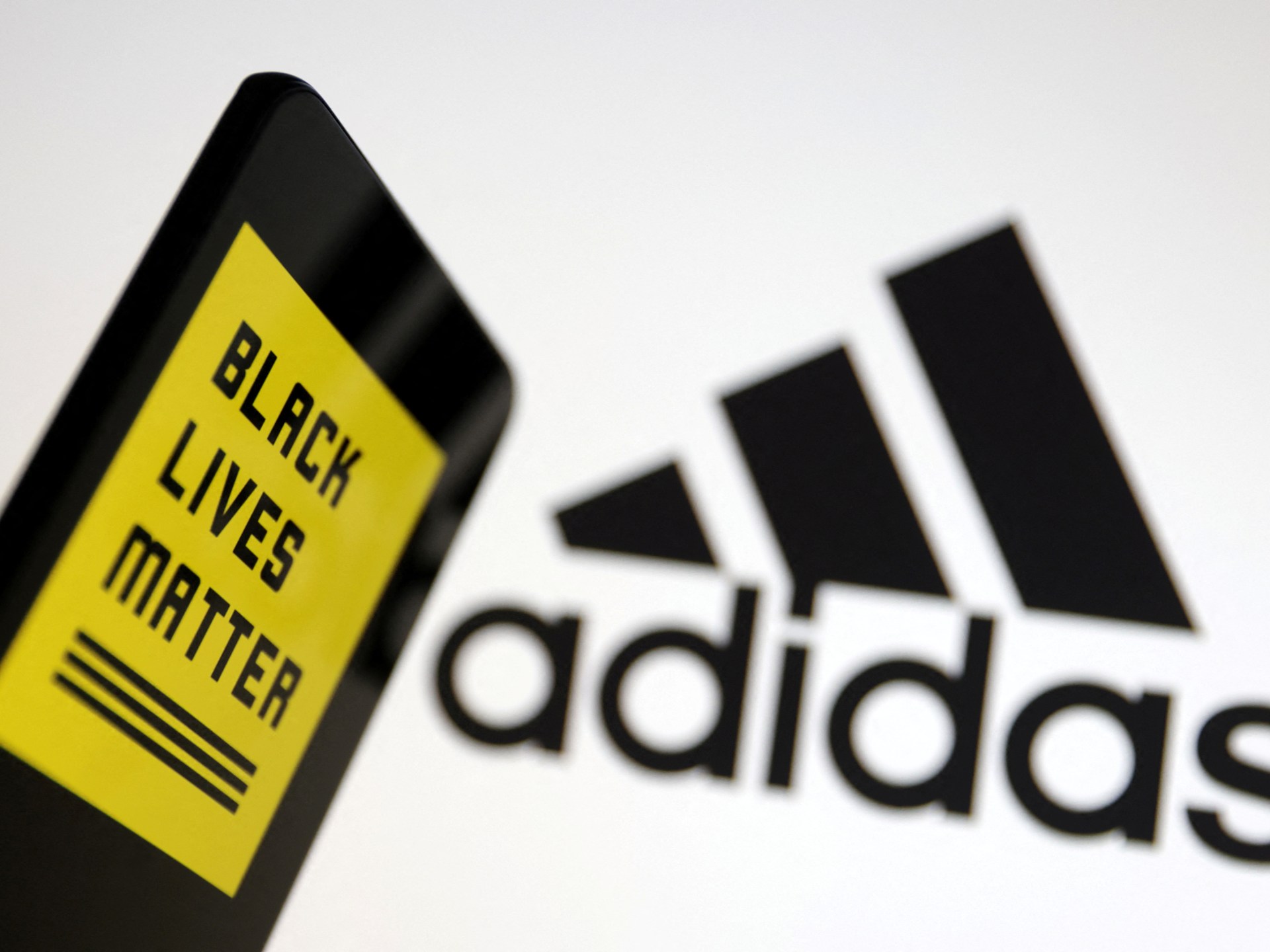 Adidas mencabut gugatan merek dagang terhadap Black Lives Matter |  Berita Howe