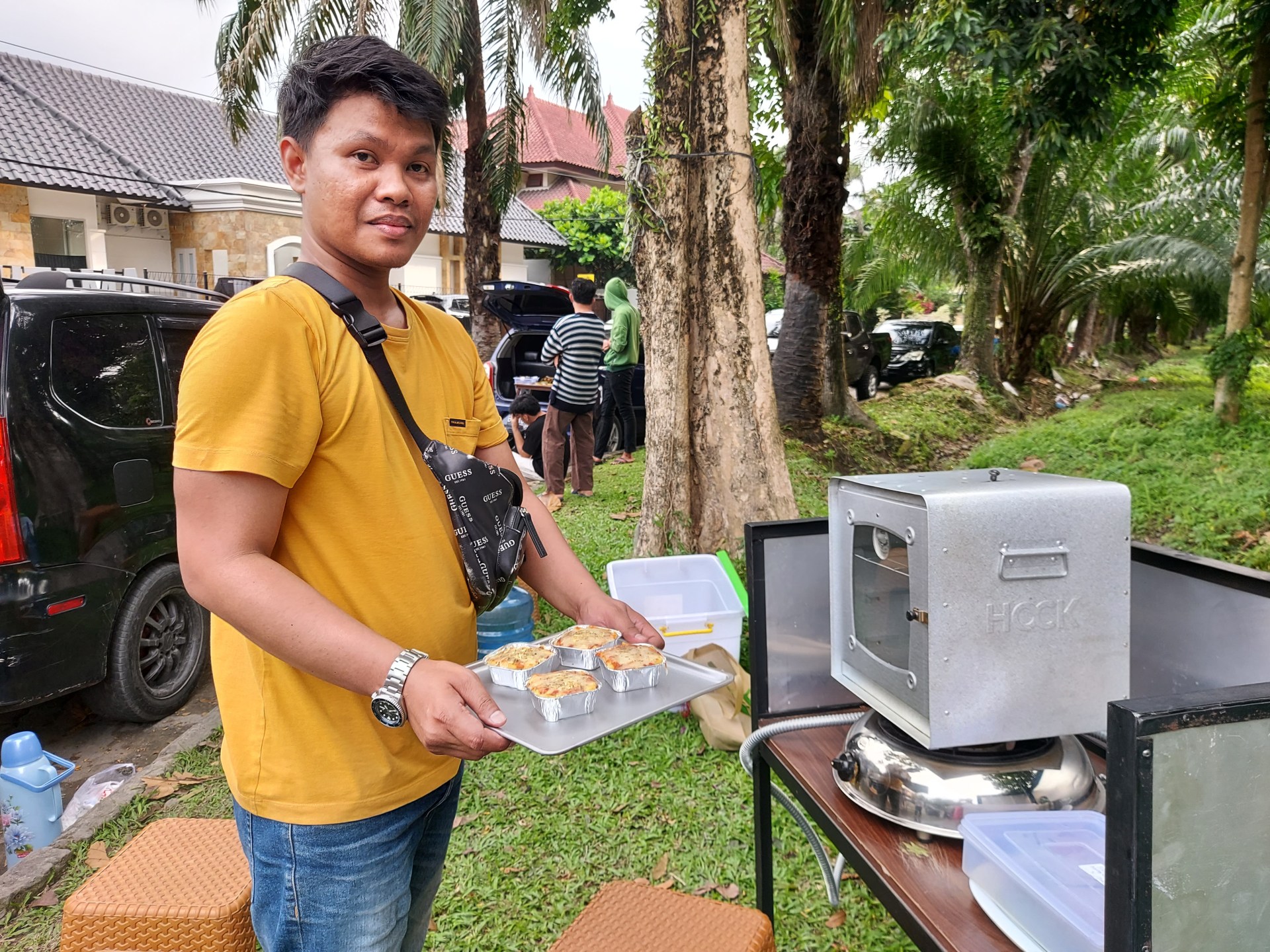 Indonesia’s snack sellers eye Ramadan bonanza after pandemic pain