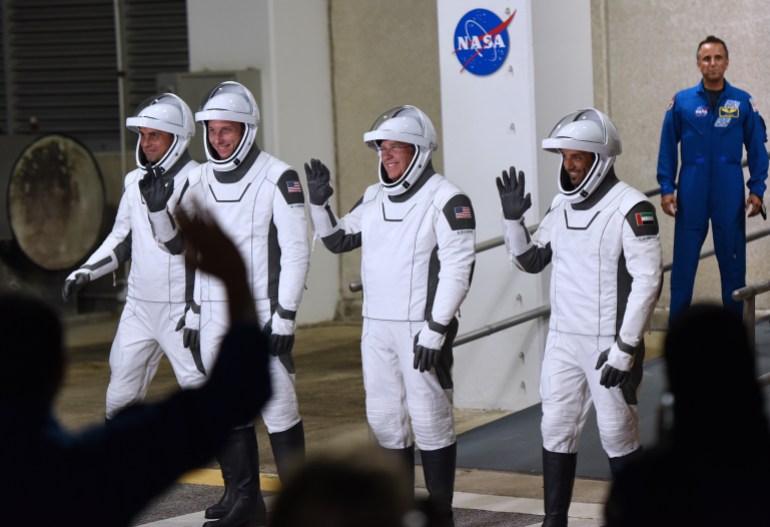 SpaceX meluncurkan astronot AS, Rusia, UEA ke stasiun luar angkasa |  Berita