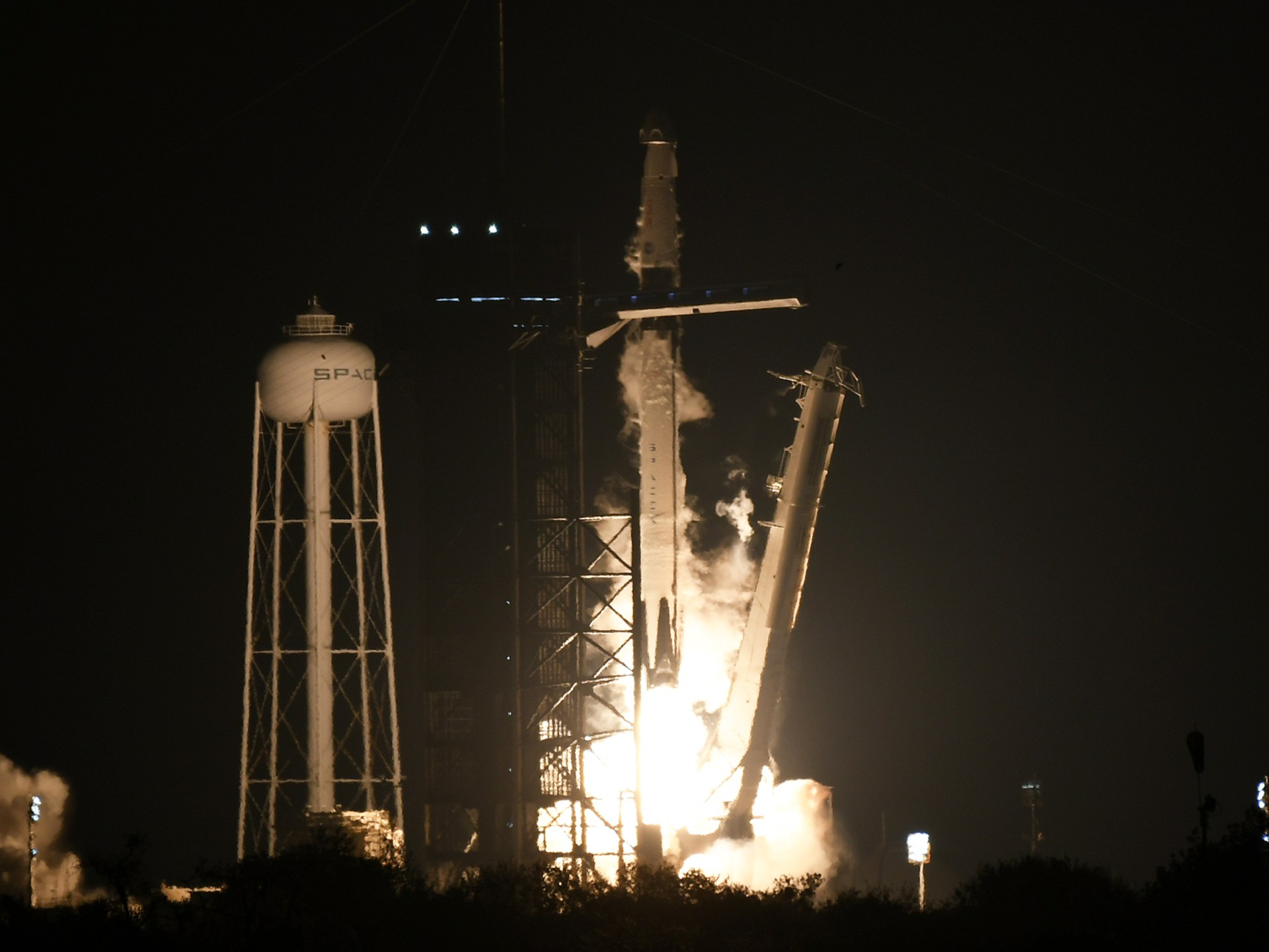 SpaceX lanza astronautas de Estados Unidos, Rusia y Emiratos Árabes Unidos a una estación espacial |  Noticias