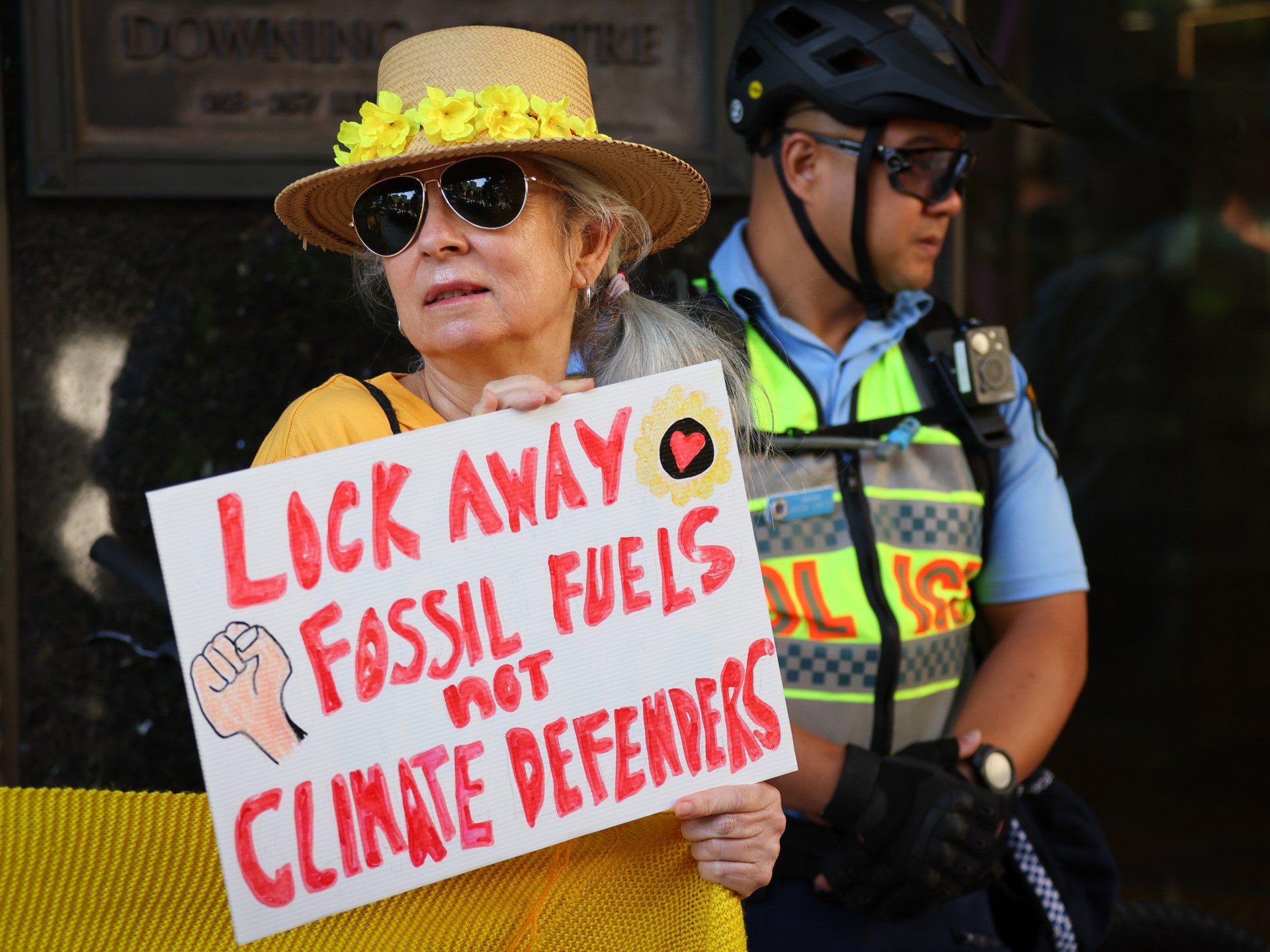 Pembicaraan iklim mendorong tenggat waktu untuk mengakhiri ‘era bahan bakar fosil’ |  Berita tentang krisis iklim