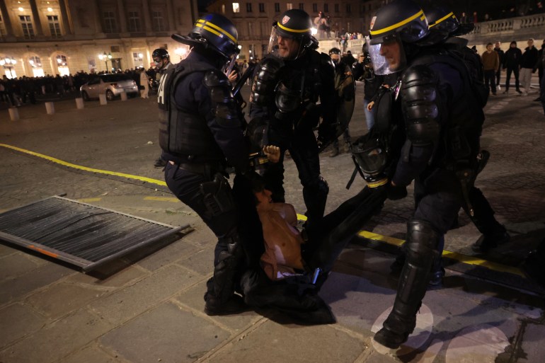 La polizia francese usa manganelli e gas lacrimogeni a Parigi tra le proteste per le pensioni |  Notizie di protesta