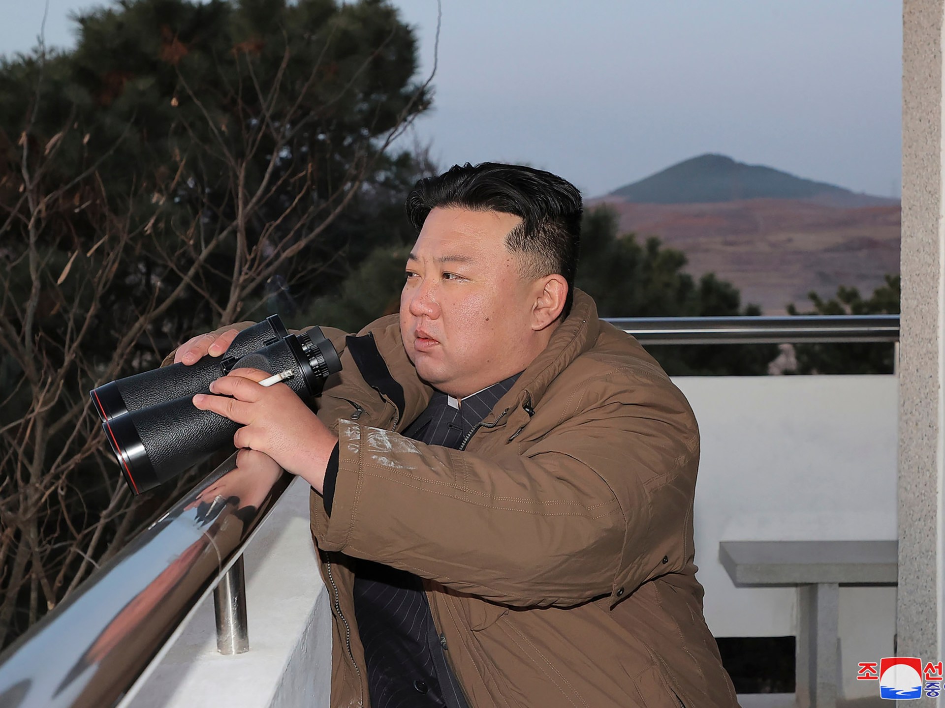 Kim de Corée du Nord mène des exercices qui simulent une contre-attaque nucléaire, selon KCNA dans les nouvelles concernant les armes.