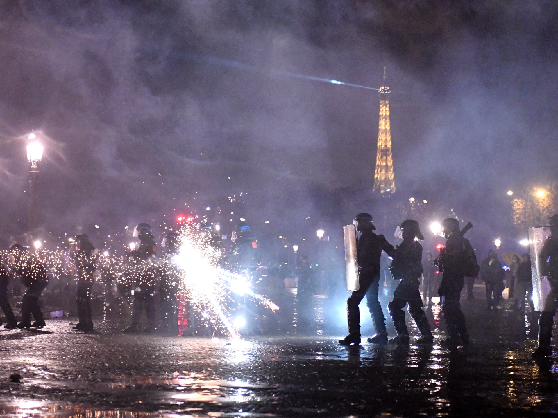 パリで 2 日目の警察と年金デモ参加者の衝突 | 欧州連合ニュース