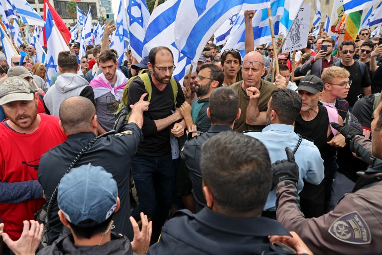 Israeli police confront protesters