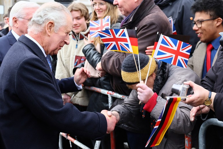 Britain's King Charles III (L) greets well-wishers following a welcoming ceremony at the Brandenburg Gate 