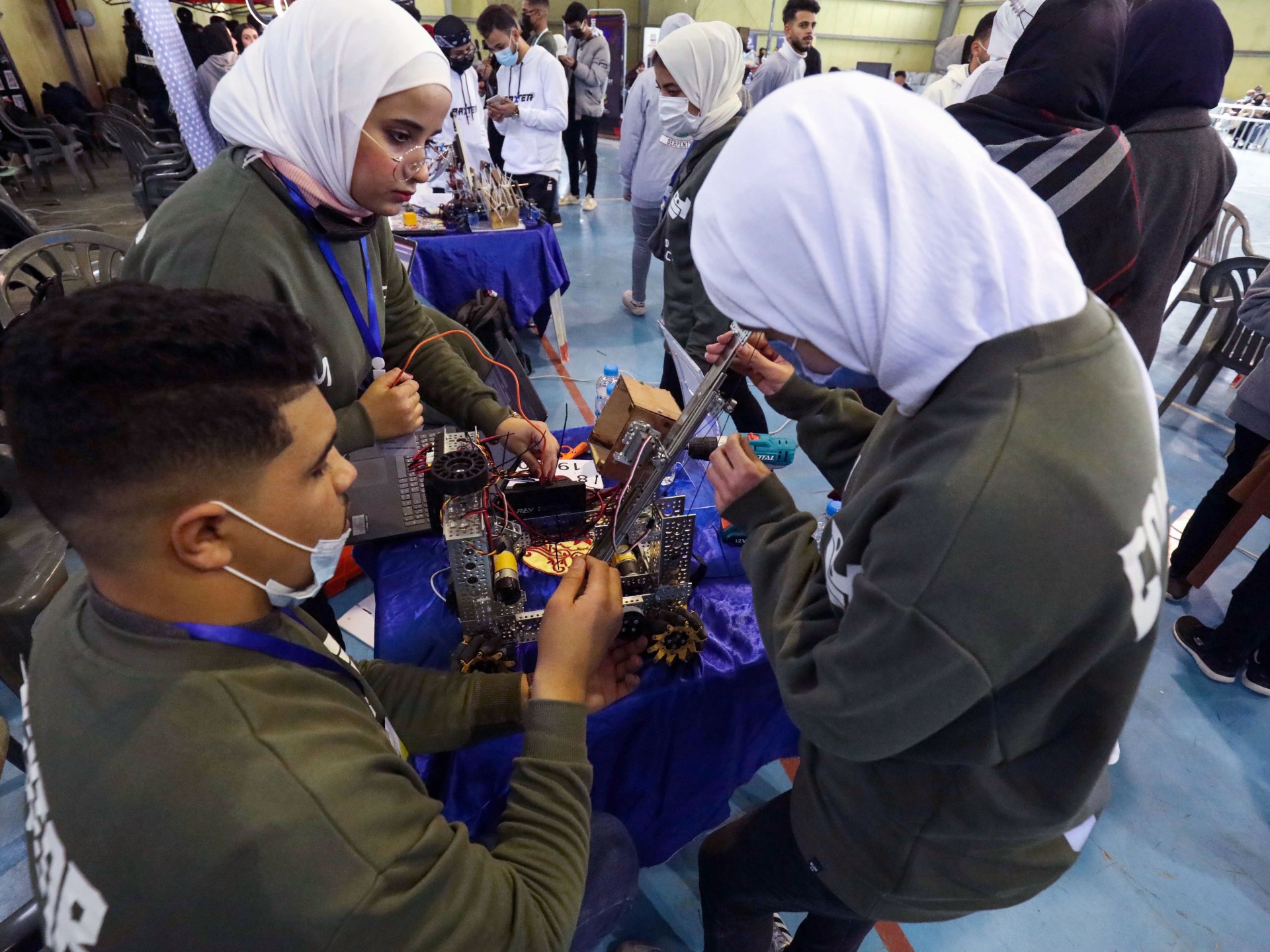 Can young robotics fans unite a troubled Libya?