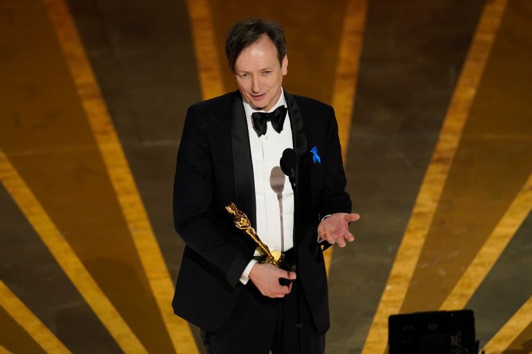 Composer Volker Bertelmann accepts Oscar