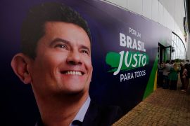 A poster with a man's smiling face that reads: "Brazil Justo Para Todos"