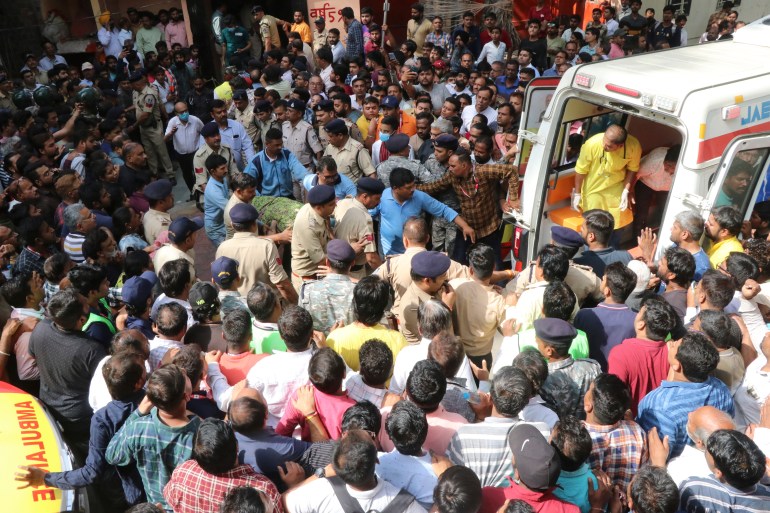 Setidaknya 35 tewas setelah ditutup dengan baik di kuil di India |  Berita