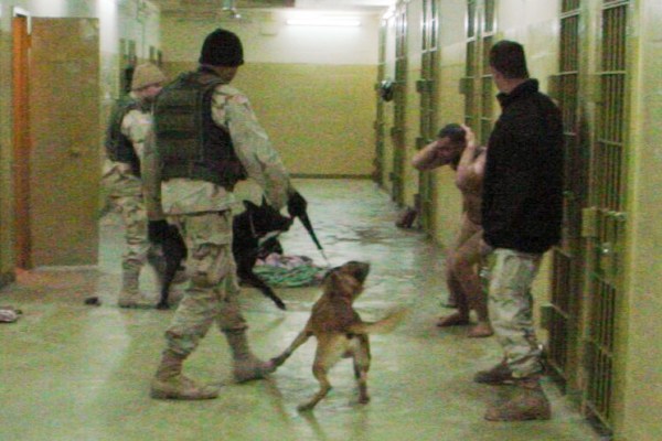 САЩ не са успели да компенсират измъчваните жертви на техните затвори в Ирак: HRW