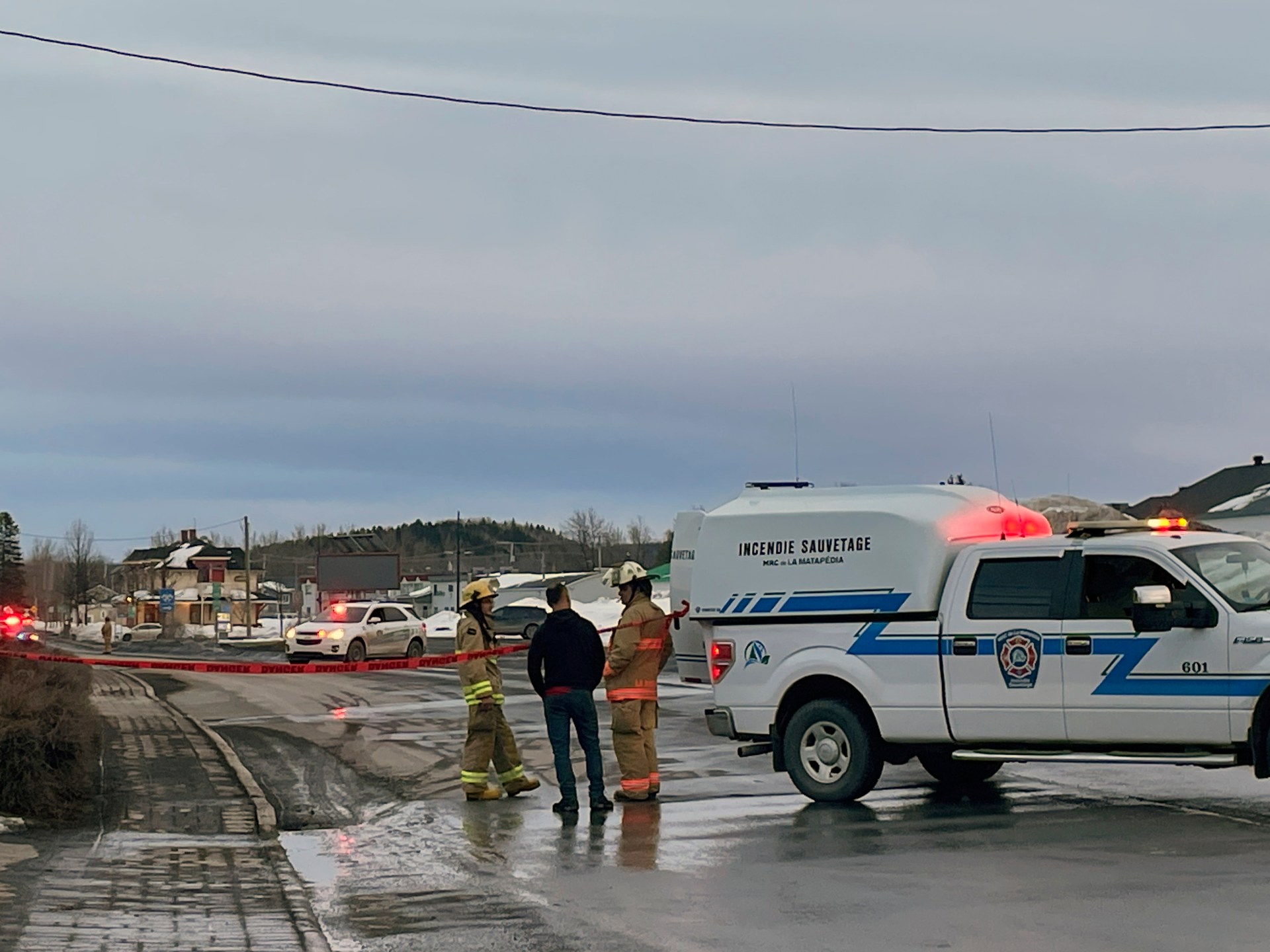 캐나다: 트럭이 보행자를 들이받아 2명이 사망하고 9명이 부상  범죄 뉴스