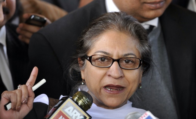 Asma Jehangir, the defence lawyer of Pakistan's former ambassador to United States Husain Haqqani, talks to media representatives after a hearing of a secret memo scandal case in Islamabad on December 30, 2011. 