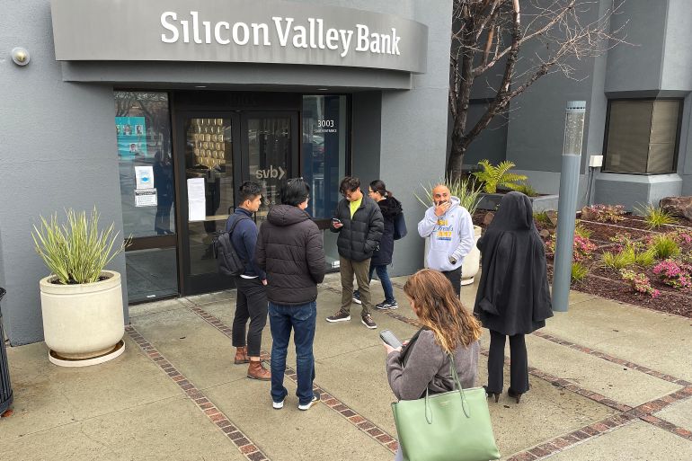 People line up outside of the shuttered Silicon Valley Bank (SVB) headquarters