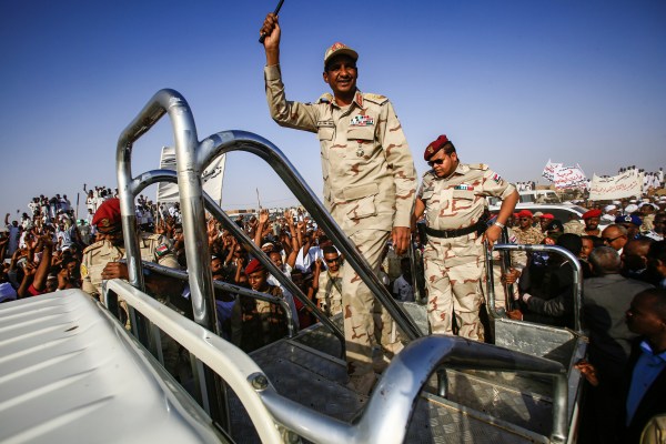 Лидерът на паравоенните судански сили за бърза подкрепа RSF генерал