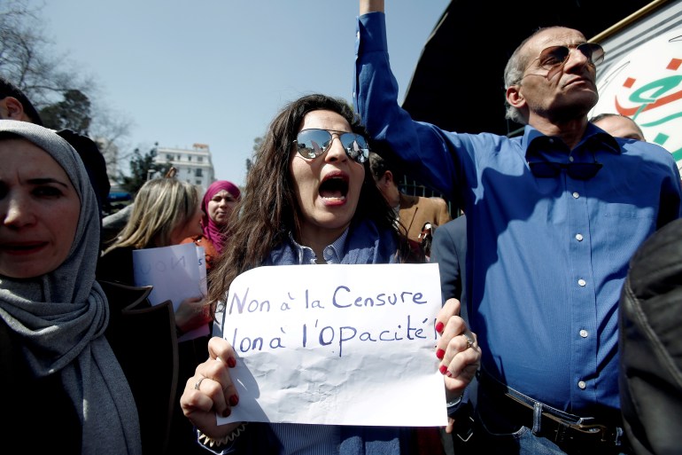 Hukum ‘kontrol media’ Aljazair hampir disahkan |  Berita