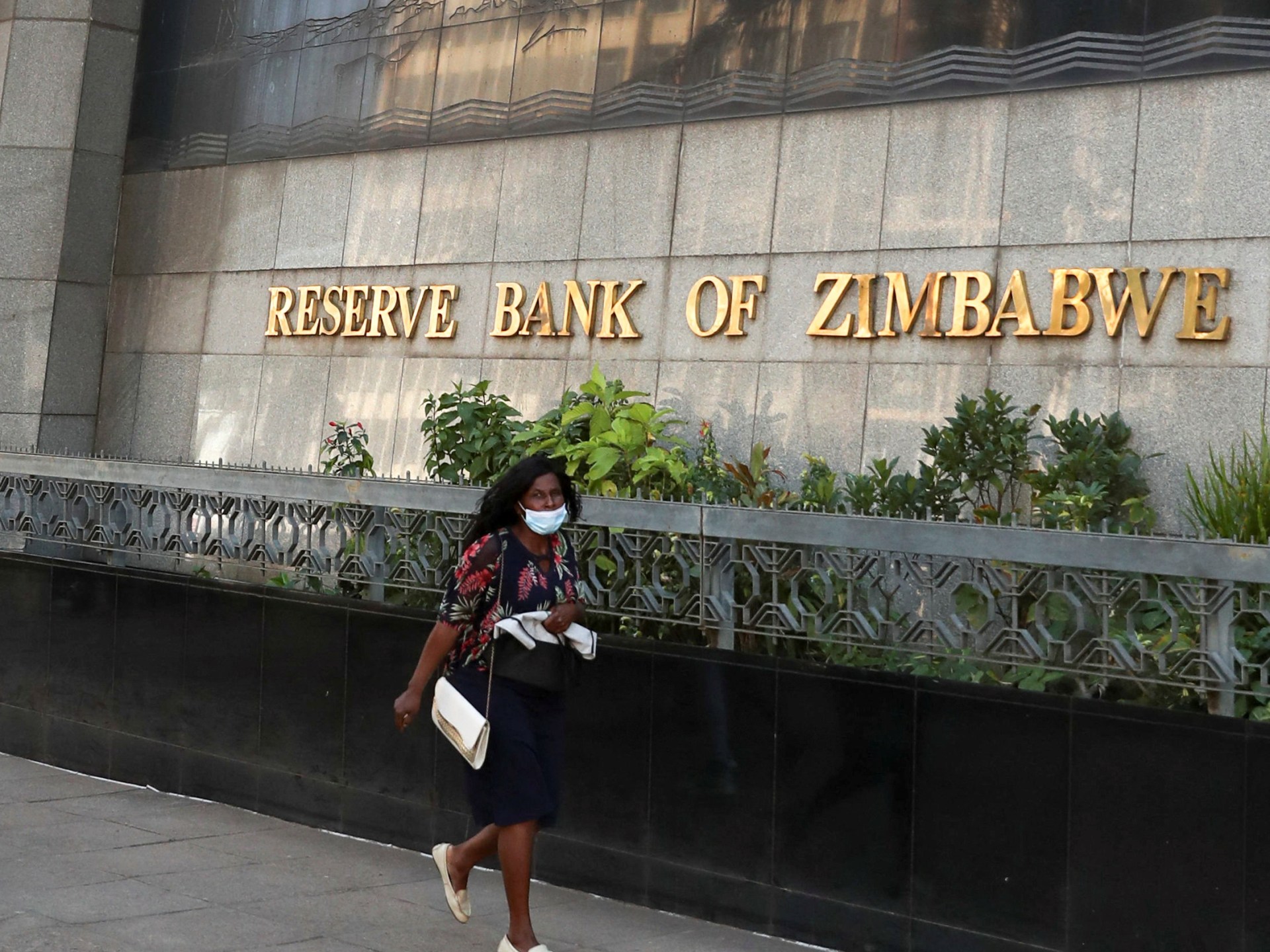 Zimbabwe menyelidiki penyelundupan emas setelah Al Jazeera mengungkap |  Berita Penelitian