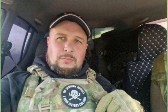 El conocido bloguero militar ruso Vladlen Tatarsky posando