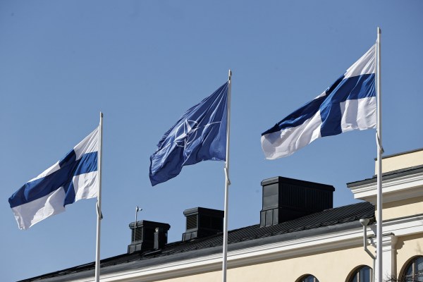 Хората във Финландия се отправят към урните за да изберат