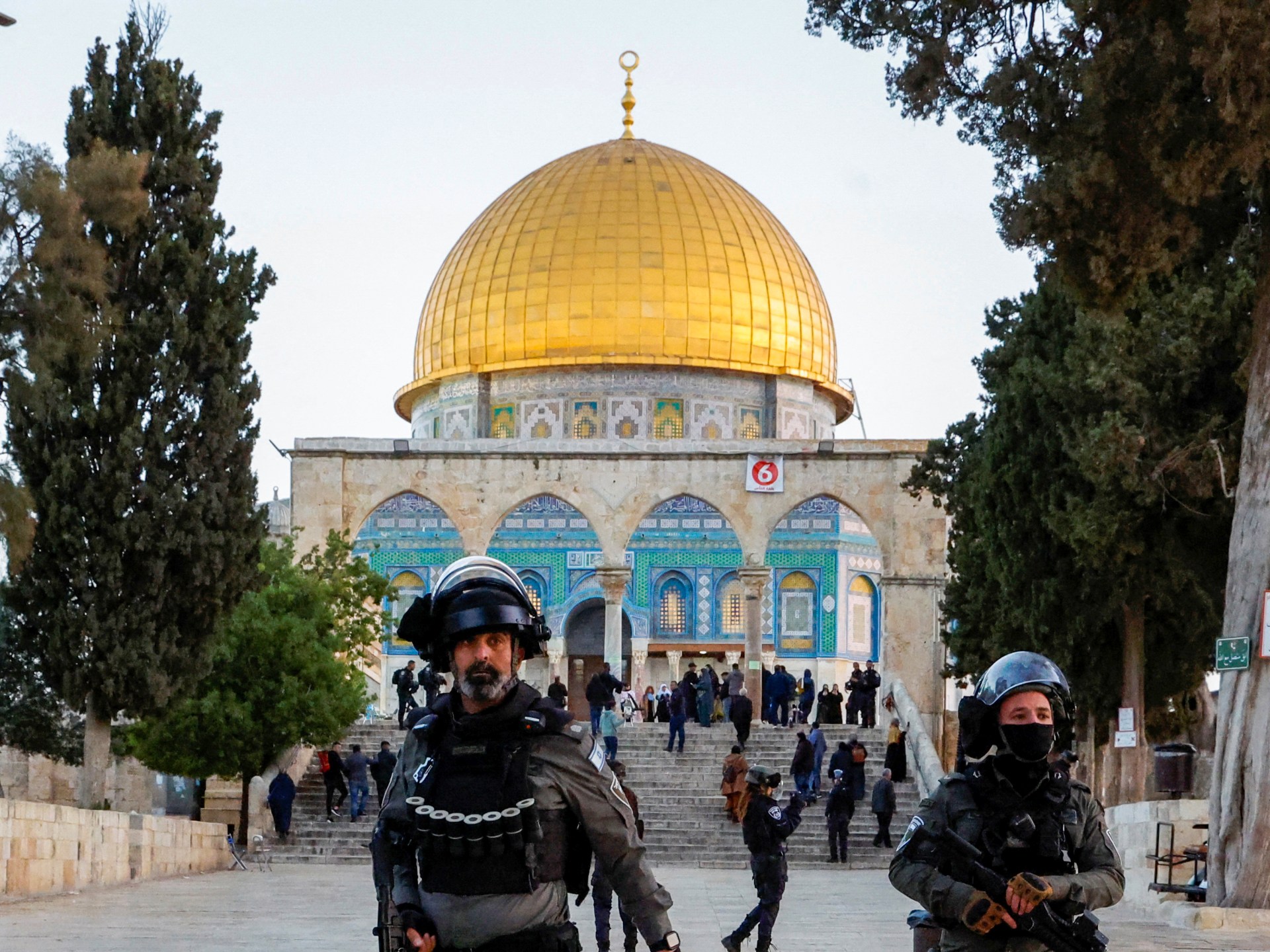 Pasukan Israel melakukan serangan kekerasan di Masjid Al-Aqsa |  Berita Agama