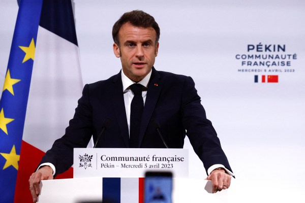 Френският пратеник ще остане в Нигер въпреки ултиматума, казва Макрон