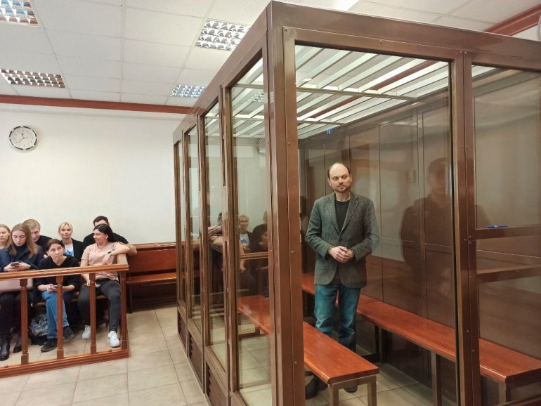 Russian opposition figure Vladimir Kara-Murza, accused of treason and of discrediting the Russian army, stands inside an enclosure for defendants during a court hearing in Moscow, Russia, April 17, 2023. Moscow City Court/Handout via REUTERS ATTENTION EDITORS - THIS IMAGE WAS PROVIDED BY A THIRD PARTY. NO RESALES. NO ARCHIVES. MANDATORY CREDIT.