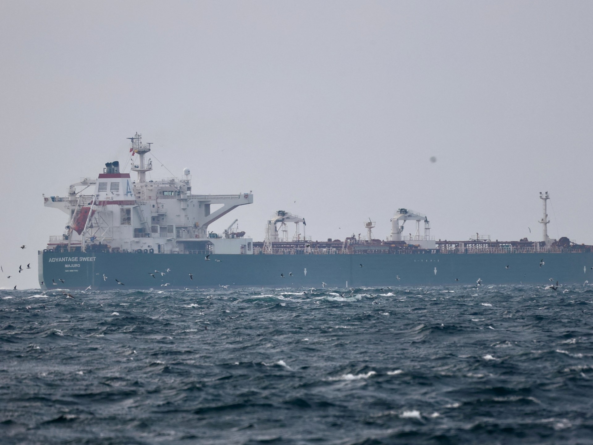 Iran menyita kapal tanker minyak yang mencoba melarikan diri di perairan Teluk |  Berita