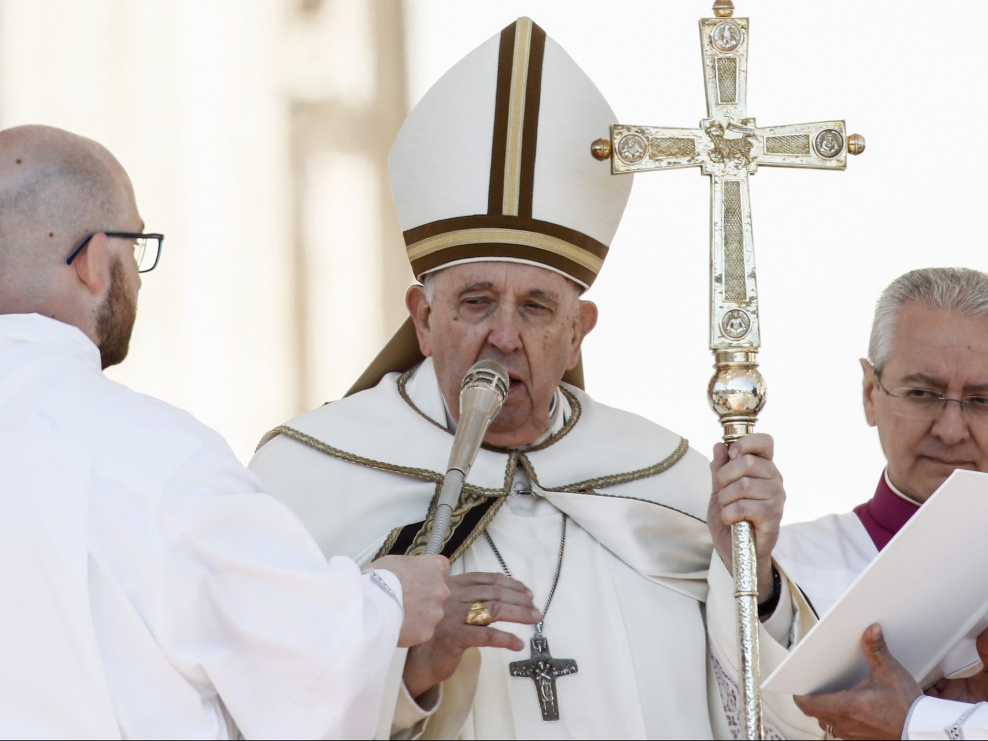 Saat Rusia Terus Menembak, Paus Francis Mendesak Perdamaian di Ukraina |  Berita