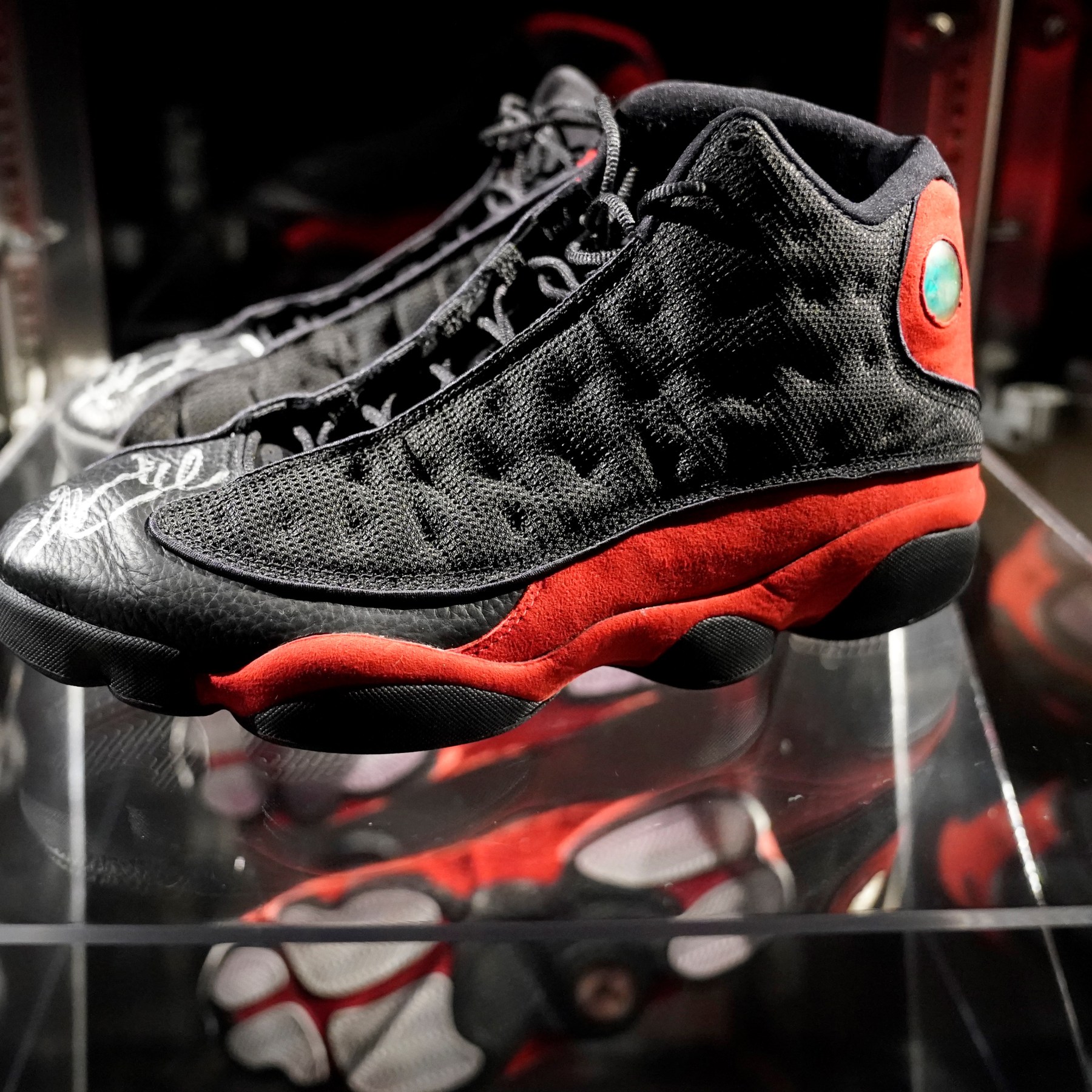 vragen pijpleiding fontein Michael Jordan's 'Last Dance' NBA sneakers sell for record $2.2m |  Basketball News | Al Jazeera