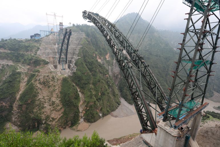 Il ponte ferroviario più alto del mondo aprirà presto in Kashmir