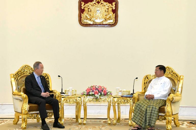 Ban Ki-moon and Min Aung Hlaing at their meeting in Naypyidaw. They are seated on carved, gilded chairs with three golden coffee tables between them. Min Aung Hlaing is wearing traditional Burmese dress. Ban in in a suit. They look serious.