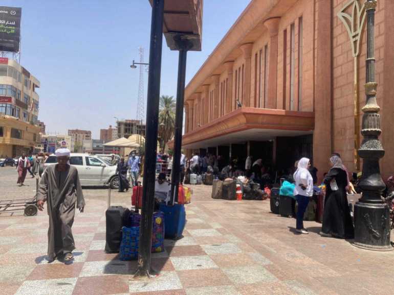 Warga Sudan mengungsi ke Mesir karena Kairo berupaya menghindari ‘krisis pengungsi’ |  Berita