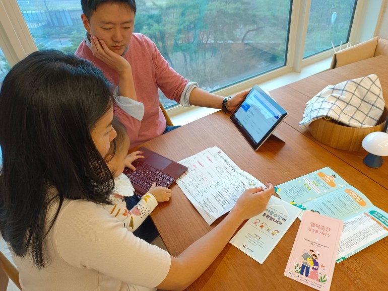 Korea Selatan memiliki begitu sedikit bayi sehingga menawarkan kepada orang tua baru .500 |  Berita Bisnis dan Ekonomi