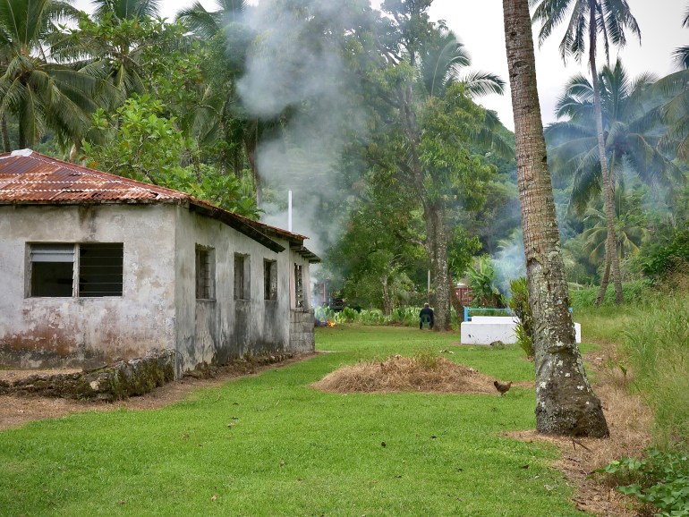 Kuburan di luar rumah di Kepulauan Cook