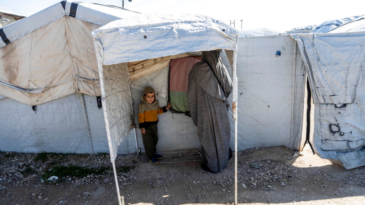Kanada memulangkan 14 warga dari kamp penahanan di Suriah |  Berita ISIL/ISIS