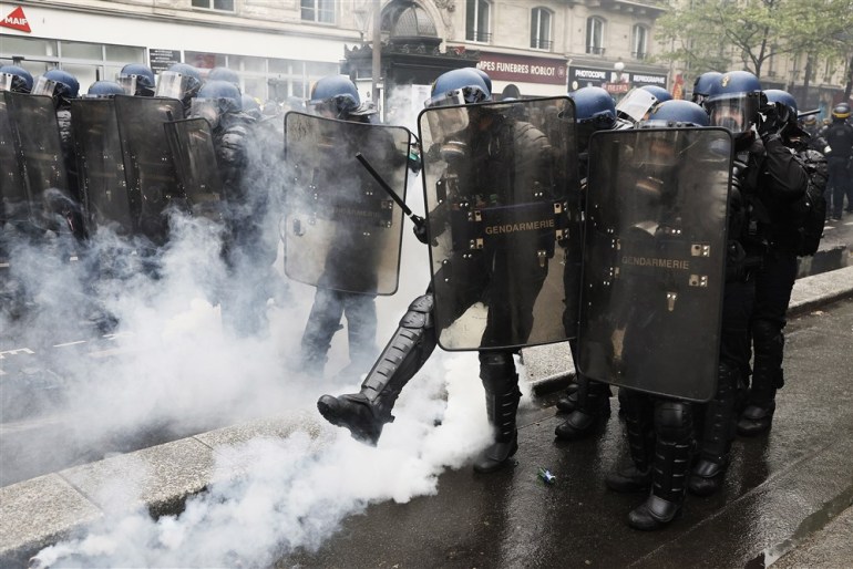 Kekerasan pecah selama protes French May |  Berita Protes