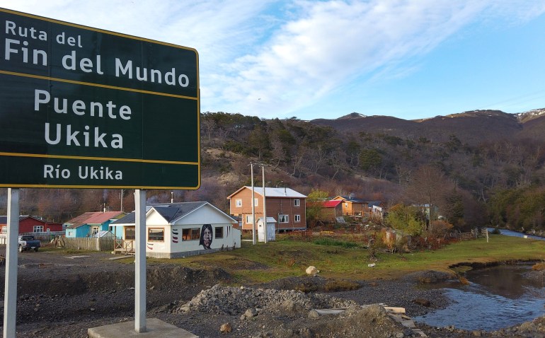 Une vue sur le village d'Ukika à Puerto Williams, Chili 